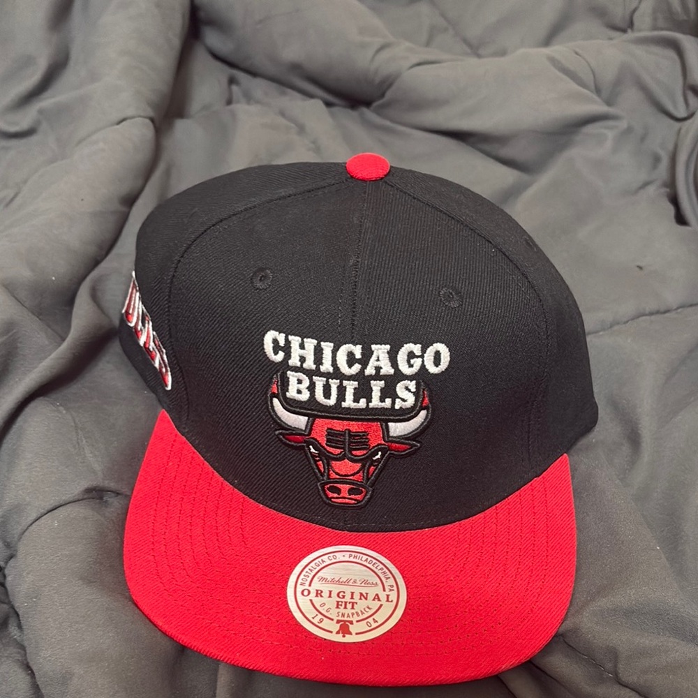 Mitchell & Ness Chicago Bulls Black and Red Hat
